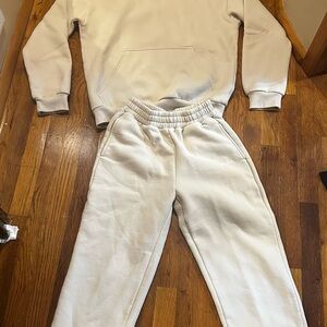 Comfrt ivory sweatsuit size medium